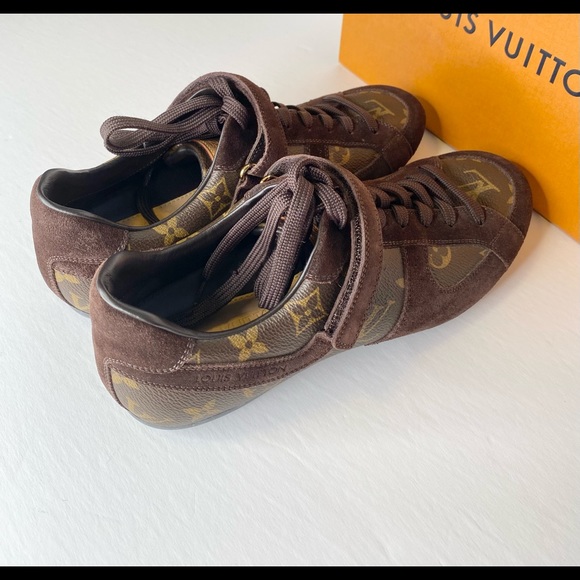 ($400) Louis Vuitton sneakers - Picture 4 of 8